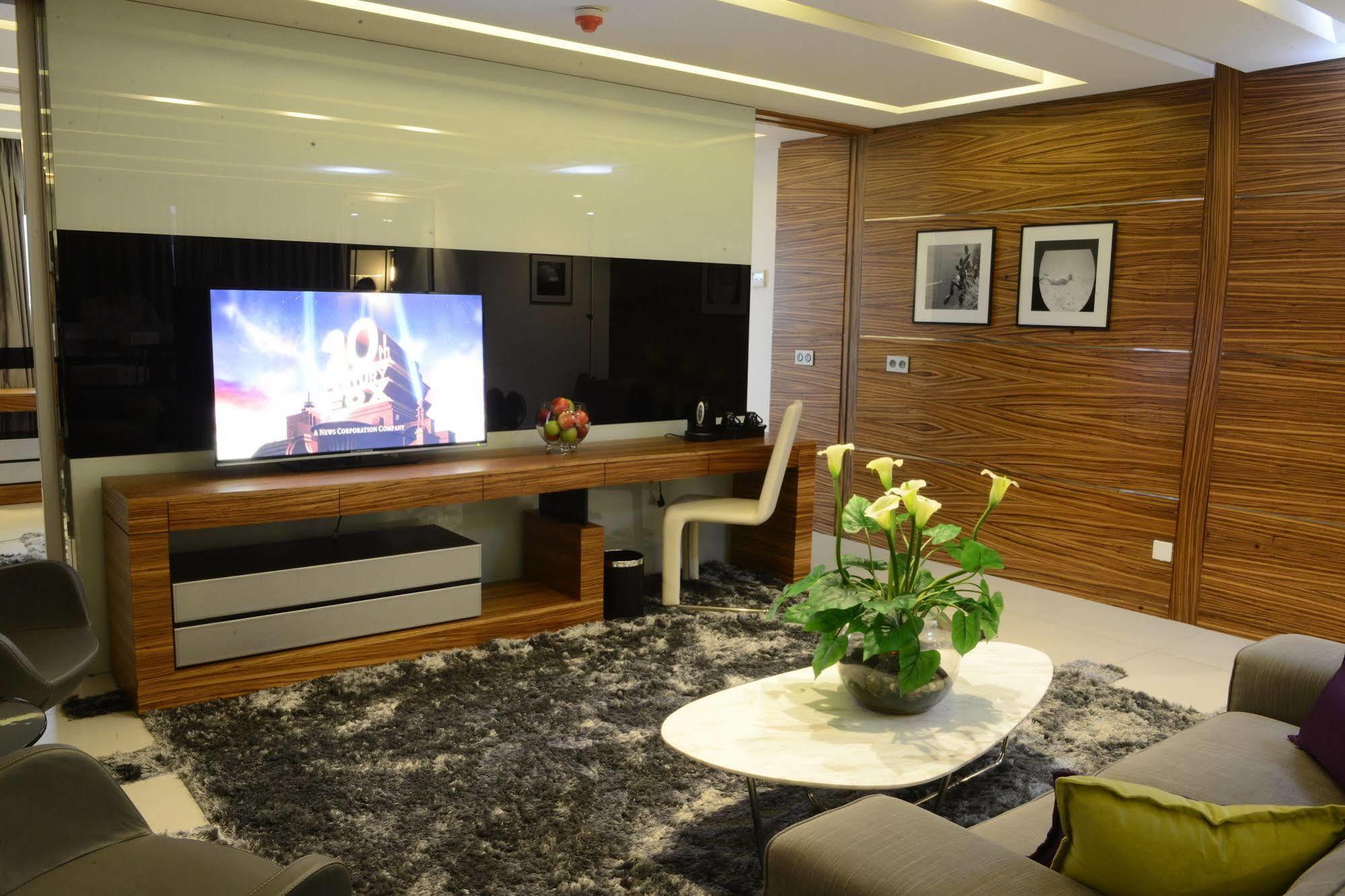 Warwick Stone 55 Hotel Beirut Exterior foto